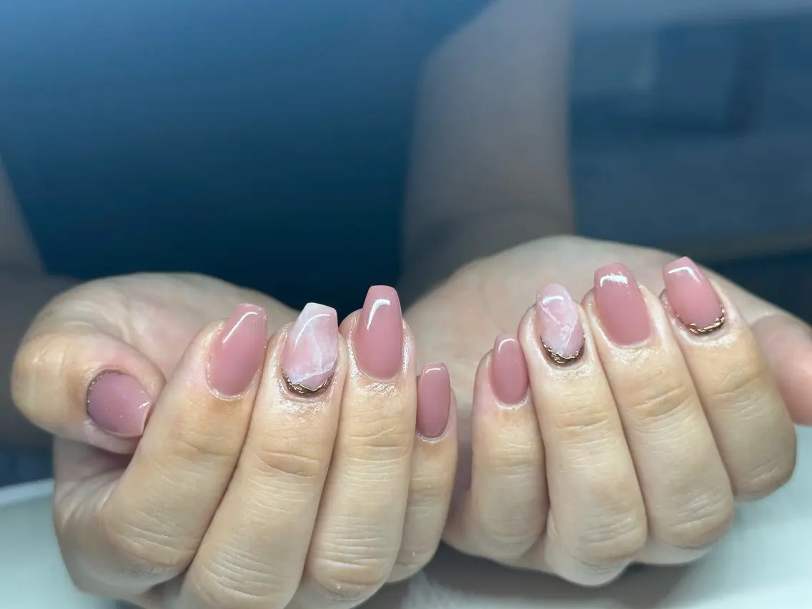 ネイル チークネイル 長さ出し ガーリー 韓国ネイル マグネットネイル Junn Nailのネイルデザイン