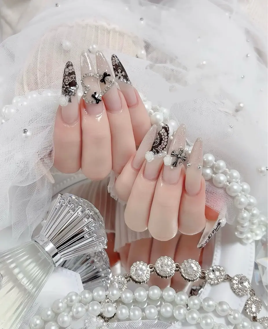 ロング 外国人風カラー 韓国風ヘア ハンドネイル E🌷nail 長さだし専門店のネイルデザイン