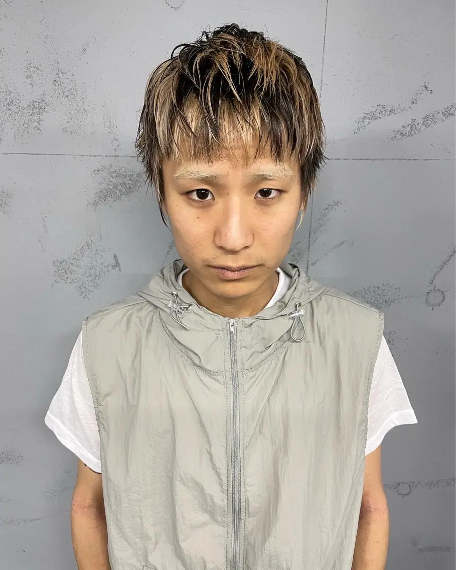 カラー メンズ メンズハイライト メンズショート ハイライトカラー マツダ レンのヘアスタイル