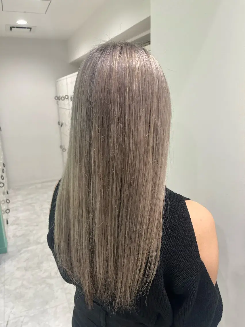 ロング カラー ハイトーンカラー 🦄レイヤーカットのヘアスタイル