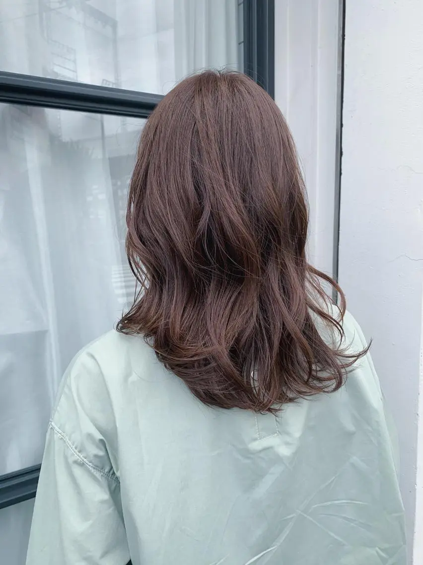 レディースレイヤーカット(ミディアム〜ロング)の写真