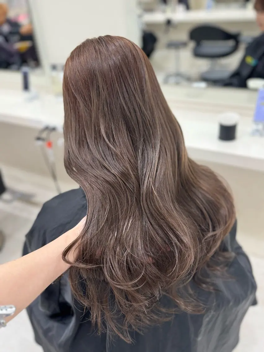ミディアム カラー ヘアカラー 🤎モテ髪＆透明感 ミルクティー🥣🤎のヘアスタイル