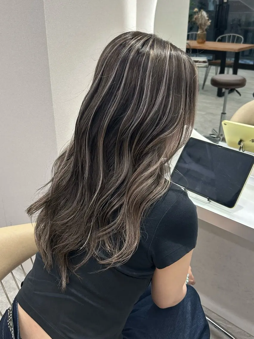 ロング ヘアカラー 🥥海外風ハイライト MIYU🤎のヘアスタイル