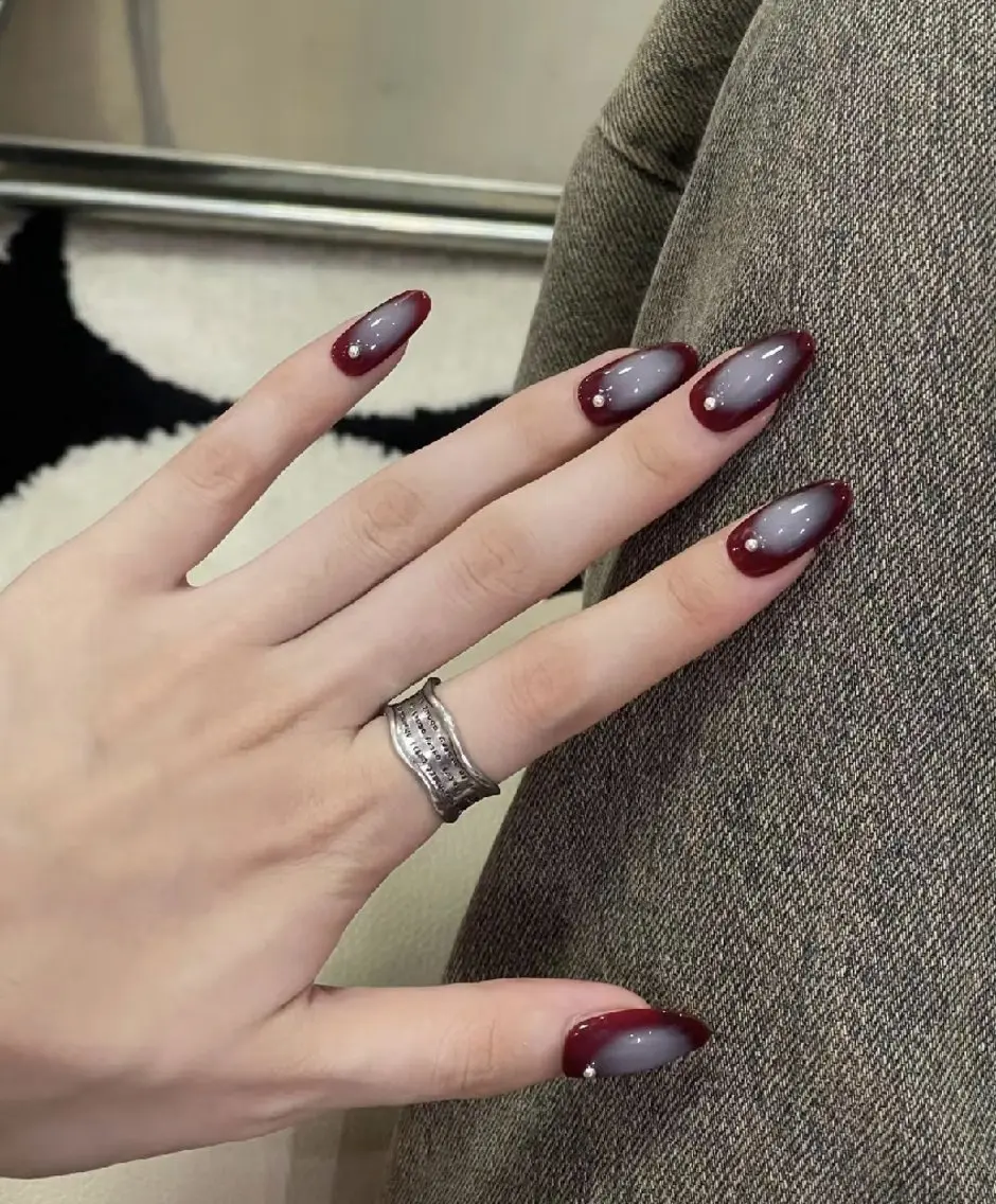 ネイル チークネイル 長さ出し フレンチネイル ジェルネイル キラキラネイル ハンドネイル UM Nail Salonのネイルデザイン