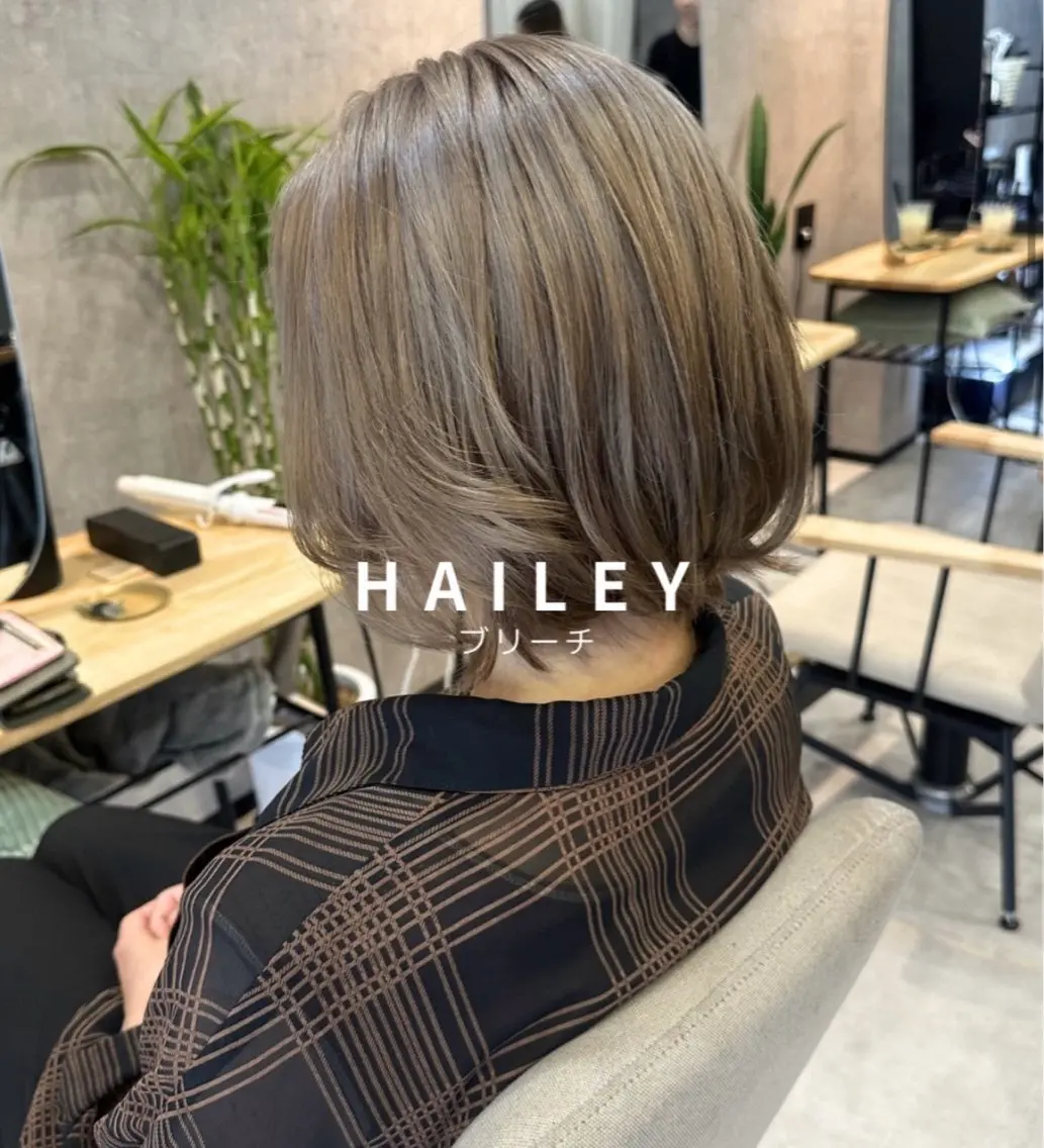 ショート カラー 富田 実桜のヘアスタイル