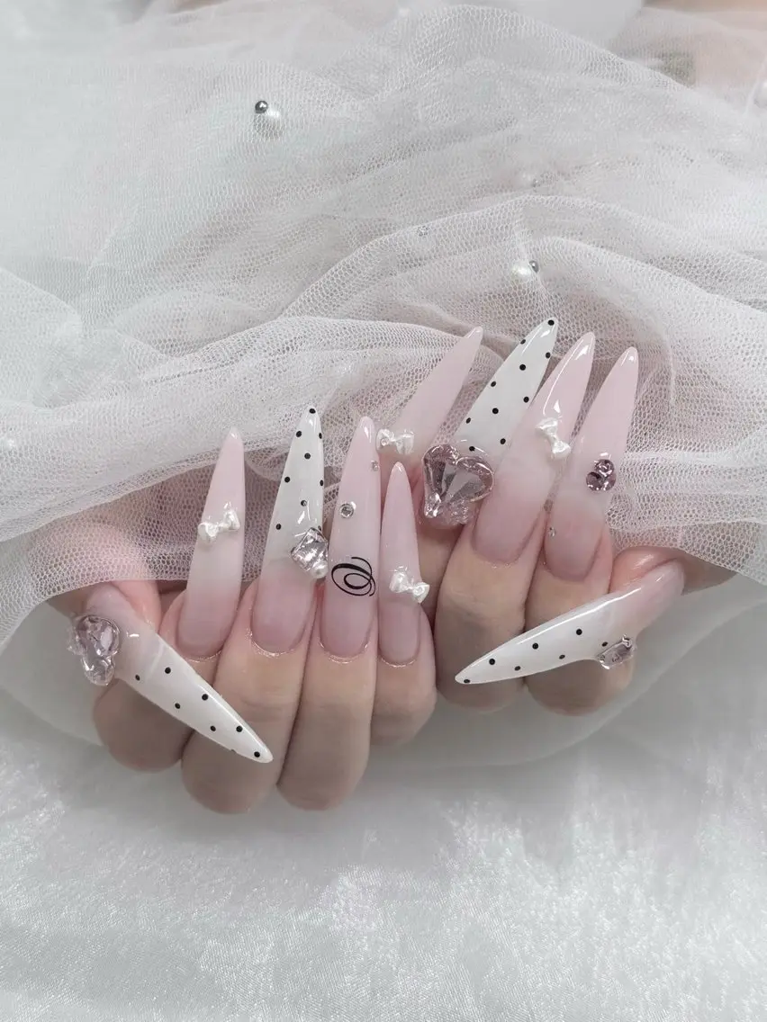 ネイル ジェルネイル グラデーション キラキラネイル 韓国ネイル ラメ(グリッター) ハンドネイル kana nailのネイルデザイン