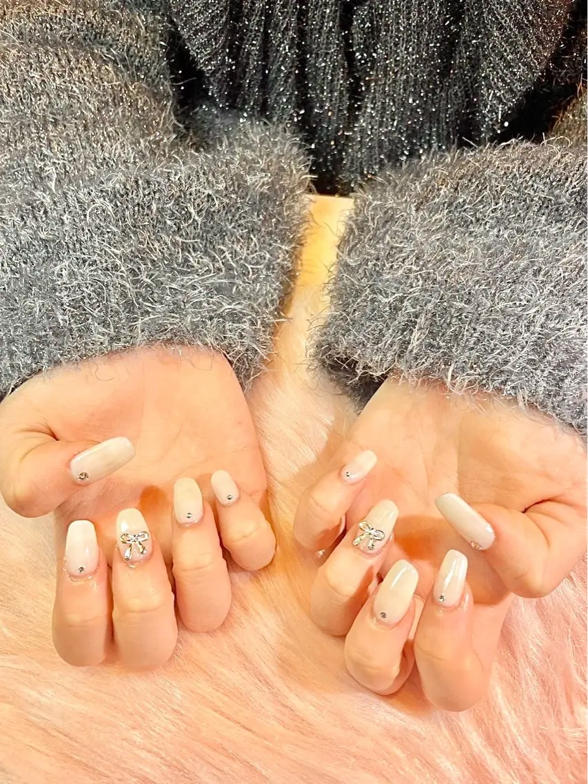 ネイル ワンカラーネイル ストーンネイル Jr.ネイリスト🤍 【Alissa】新栄のネイルデザイン