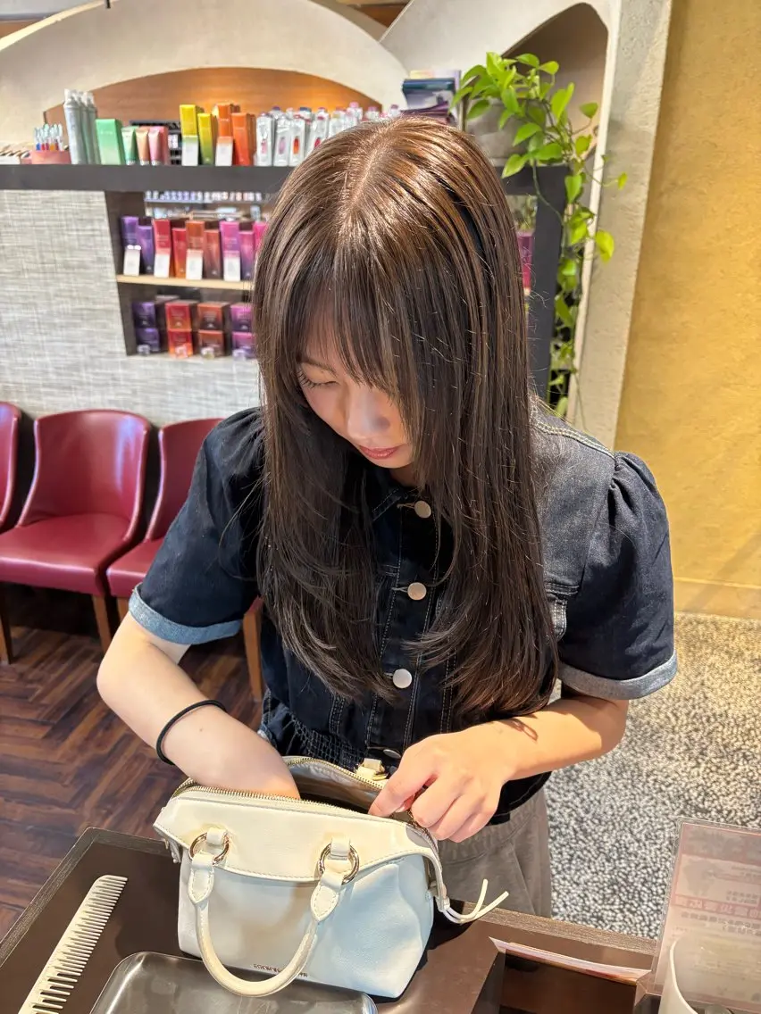 ロング 顔まわりレイヤー 顔周りカット レイヤーカット カット ヘッドスパ 透明感カラー/ レイヤー/あやねのヘアスタイル