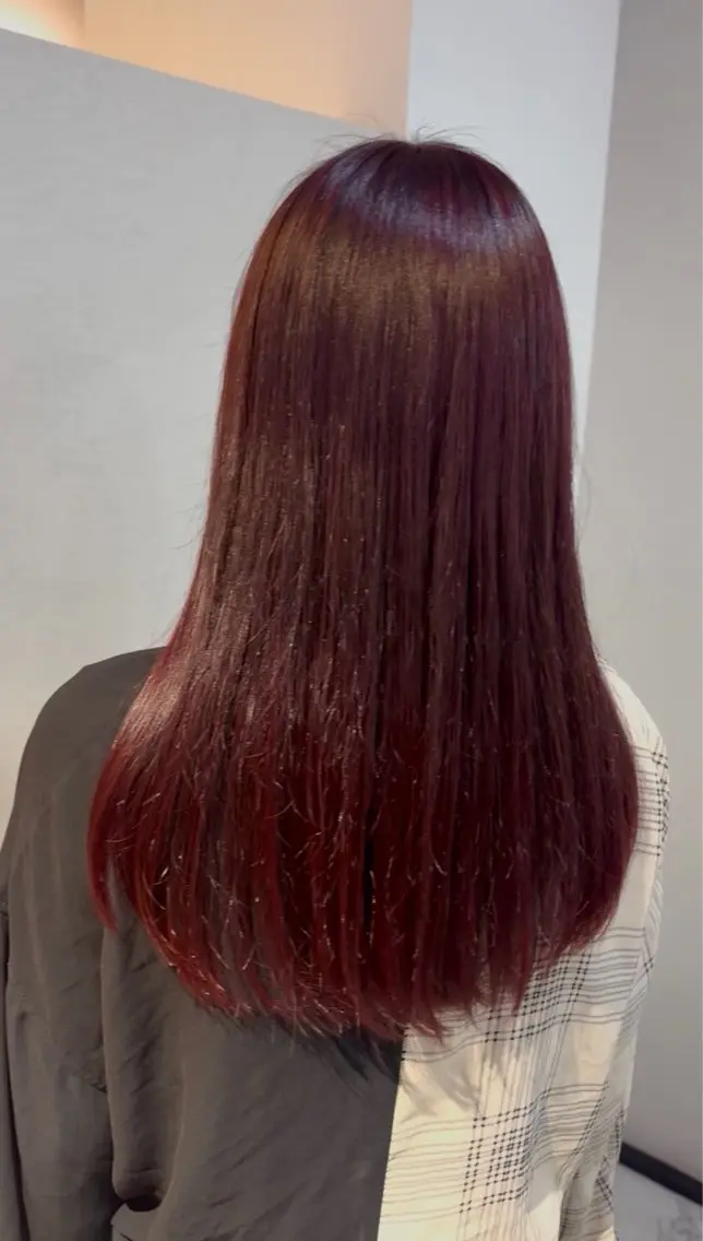 ロング カラー レッドカラー 石川 花奈のヘアスタイル