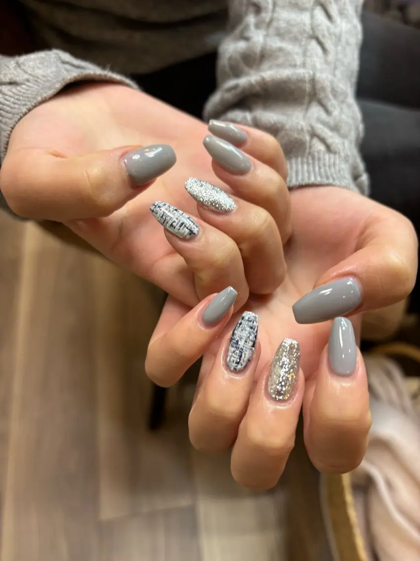 ネイル シルバー シンプルネイル ツイードネイル lealea Ayakaのネイルデザイン