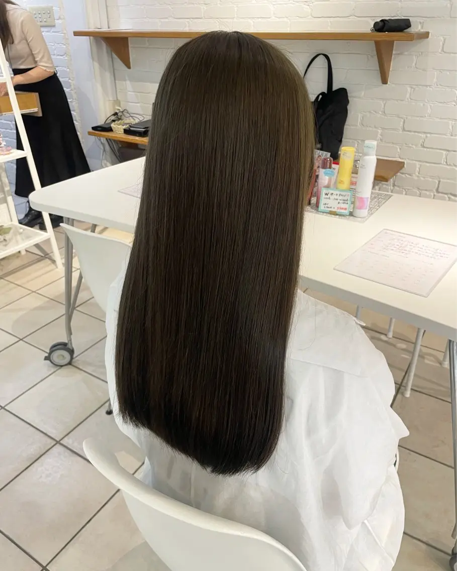 ロング カラー ベージュカラー ブリーチ オリーブベージュ 🌟デザインカラー 🌟コノミ🌟のヘアスタイル