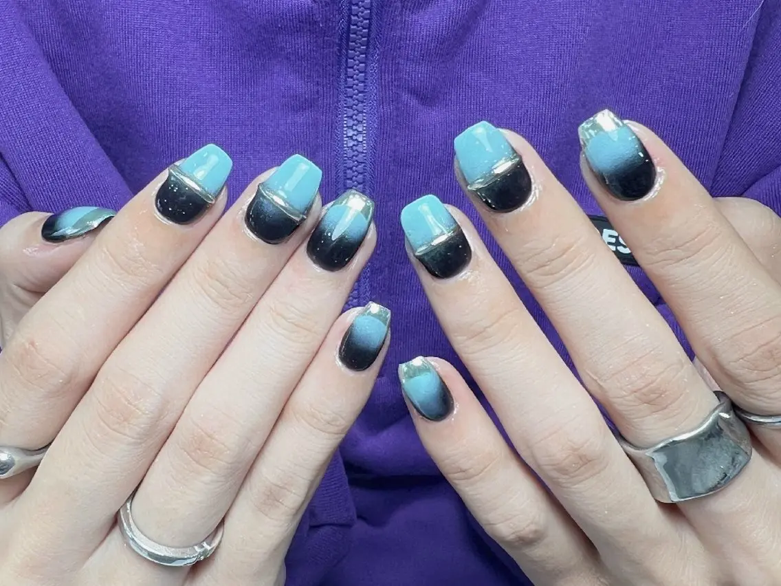 ネイル チークネイル 長さ出し フレンチネイル ジェルネイル キラキラネイル ハンドネイル UM Nail Salonのネイルデザイン