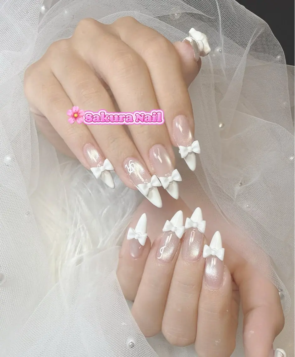 ネイル オーロラネイル クリアネイル フラッシュネイル フレンチネイル ジェルネイル ハンドネイル Sakura Nail Salonのネイルデザイン