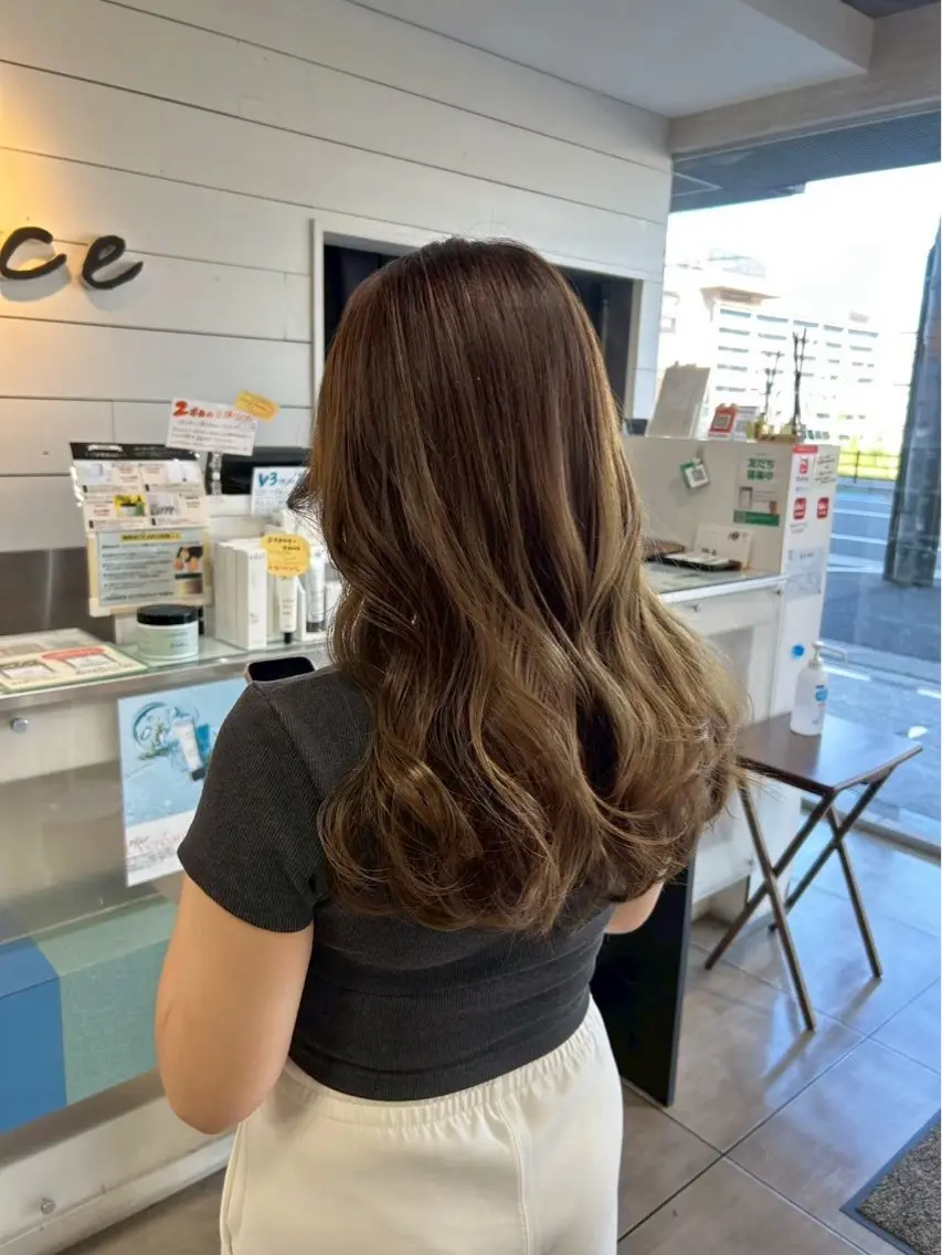 セミロング カラー ヘアカラー 西岡 英菜のヘアスタイル