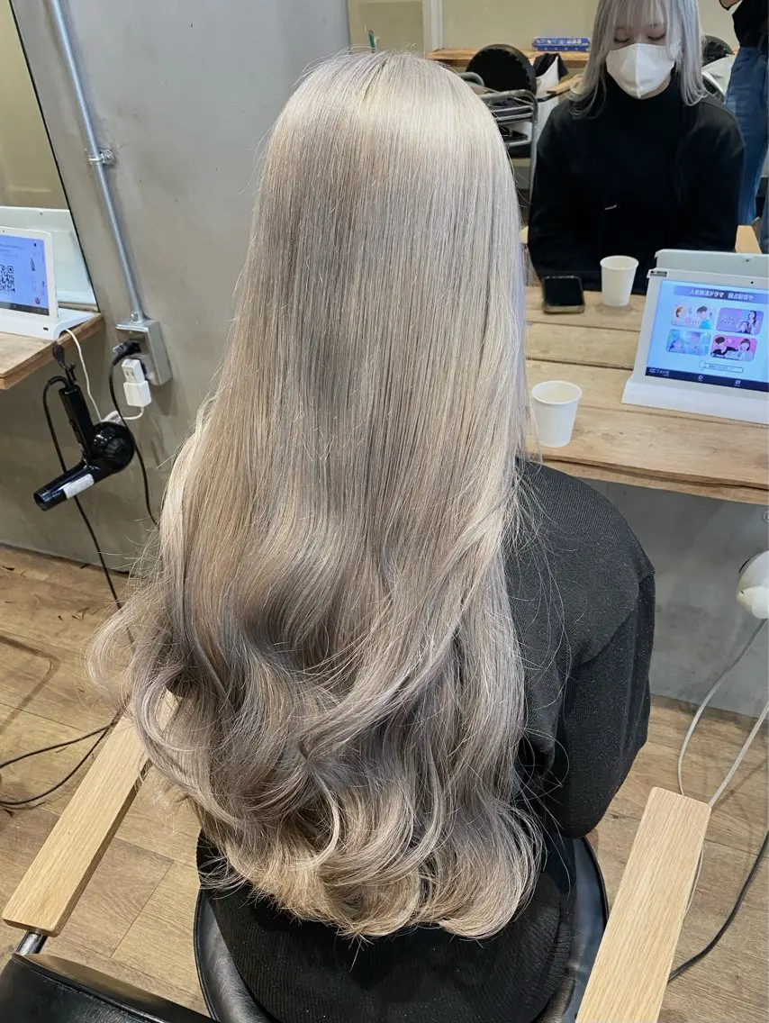 ロング ヘアカラー 井上 麻帆のヘアスタイル