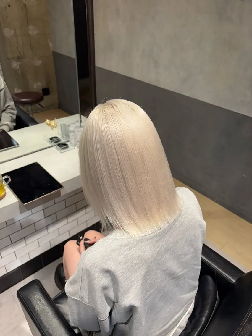 ミディアム ヘアカラー ハイトーンエフェクト ブリーチいち丸のヘアスタイル