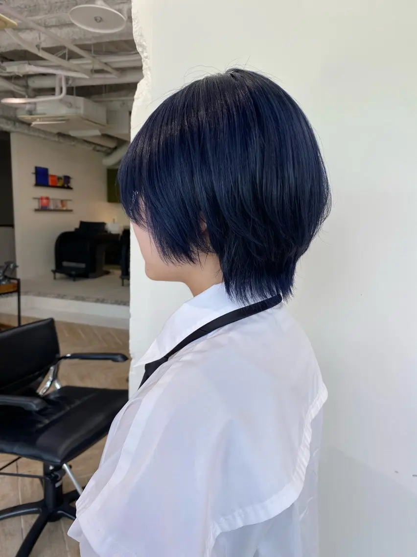 ショート カラー ブリーチ ブルーカラー ネイビーカラー カット ヘアカラー トリートメント LUVISM新潟🎀 透明感カラー/ミユのヘアスタイル
