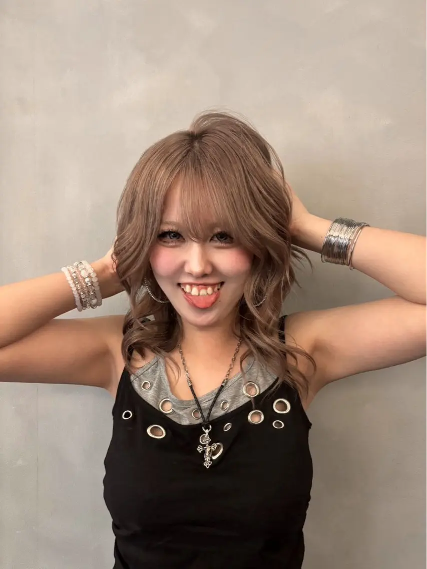 ミディアム Loob.TOKYO YUUNAのヘアスタイル