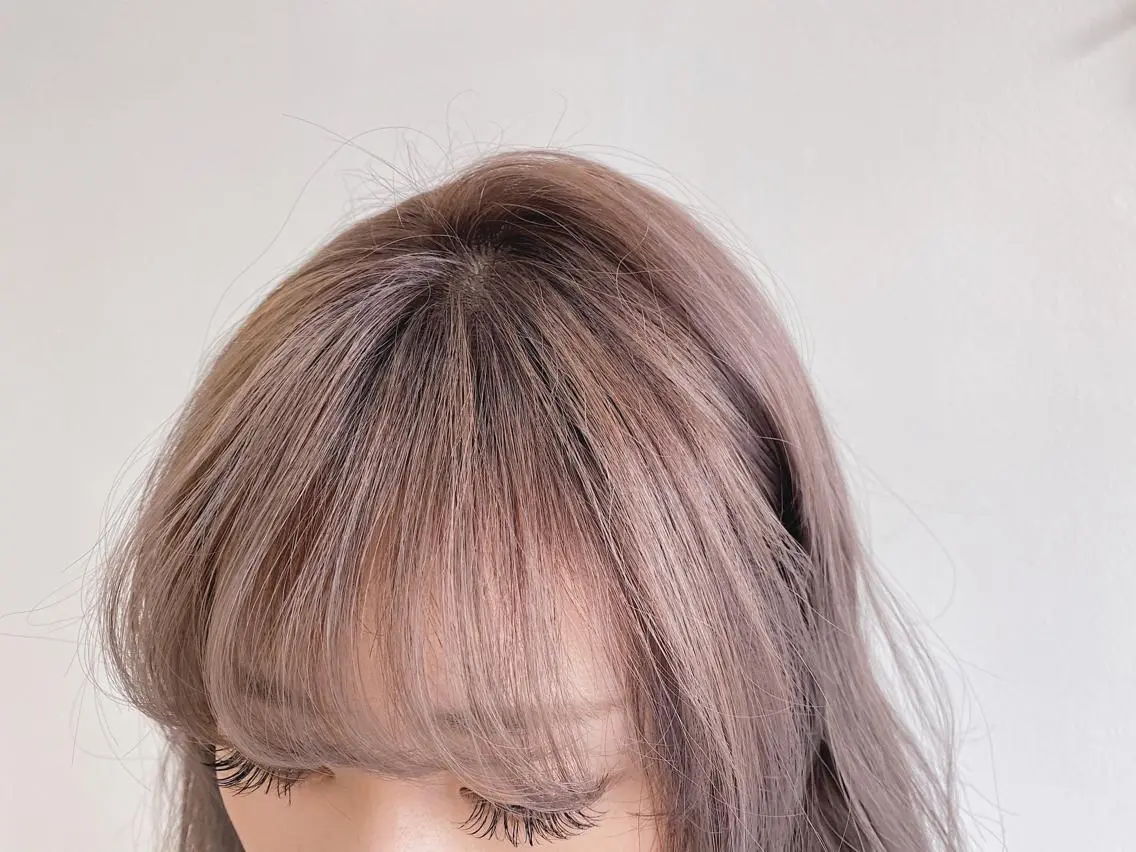 カラー 顔周りレイヤーカット ブリーチminamiのヘアスタイル