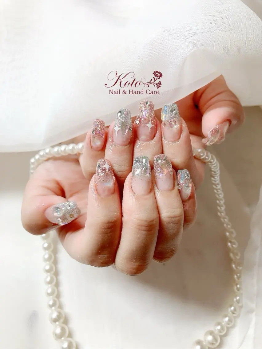ネイル 長さ出し ジェルネイル キラキラネイル 持ち込み ニュアンスネイル ハンドネイル Nail Salon KOTOのネイルデザイン