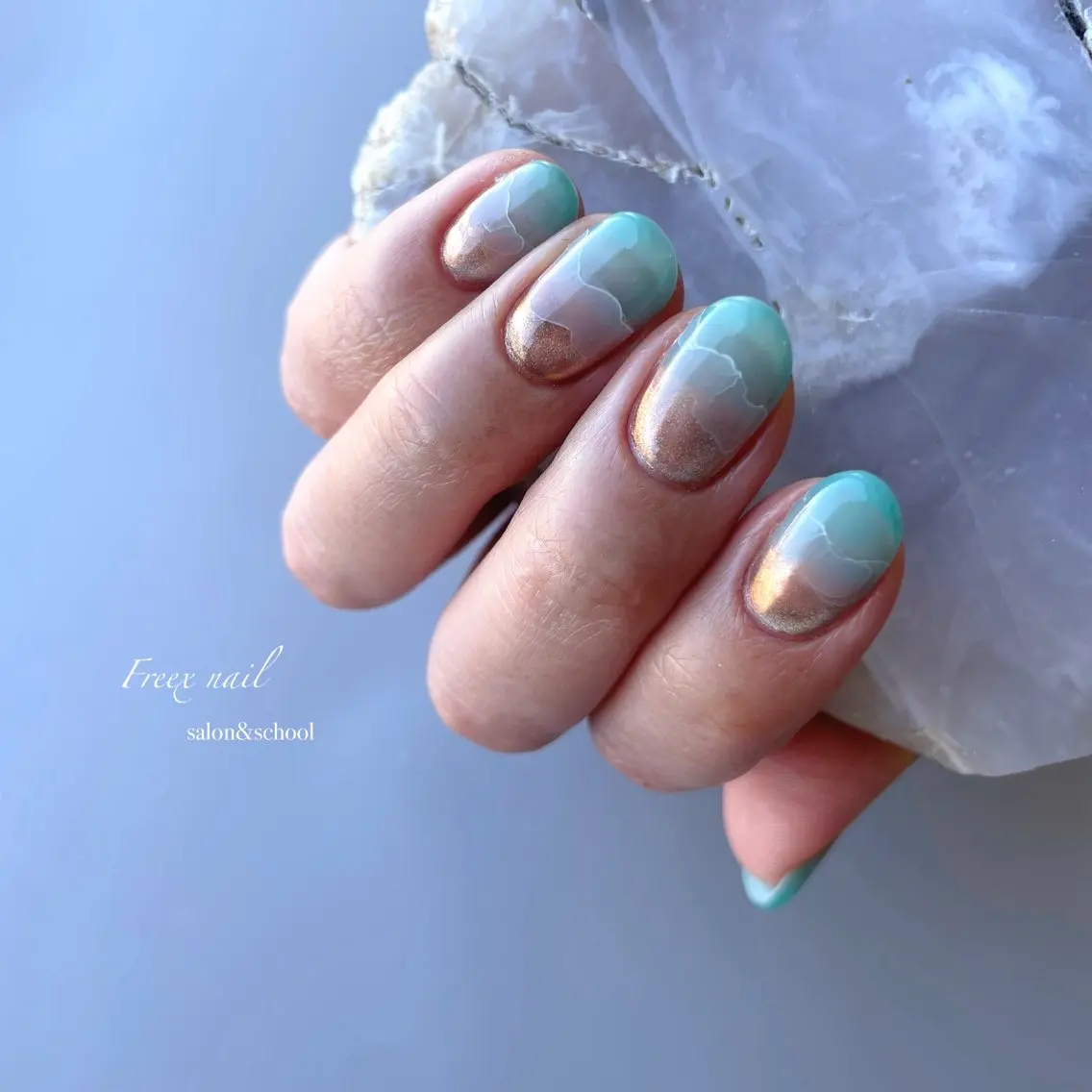 ネイル 水色 マグネットネイル 春ネイル ハンドネイル ハンドケア freex nail /ニュアンス/個性派のネイルデザイン