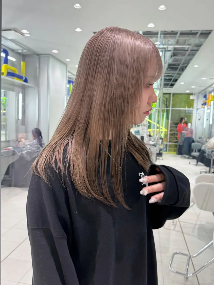セミロング カラー ベージュカラー ブリーチ グレージュ ミルクティーベージュ ヘアカラー 砂川 航のヘアスタイル