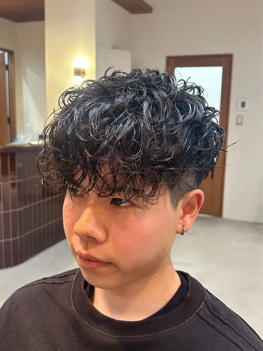 ショート パーマ メンズ スペインカール メンズパーマ✨️村越 雄斗のヘアスタイル