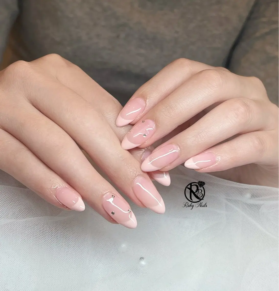 ネイル ボルドー ブラウン チークネイル ドット フットネイル ハンドネイル RUBY Nail 日暮里店のネイルデザイン