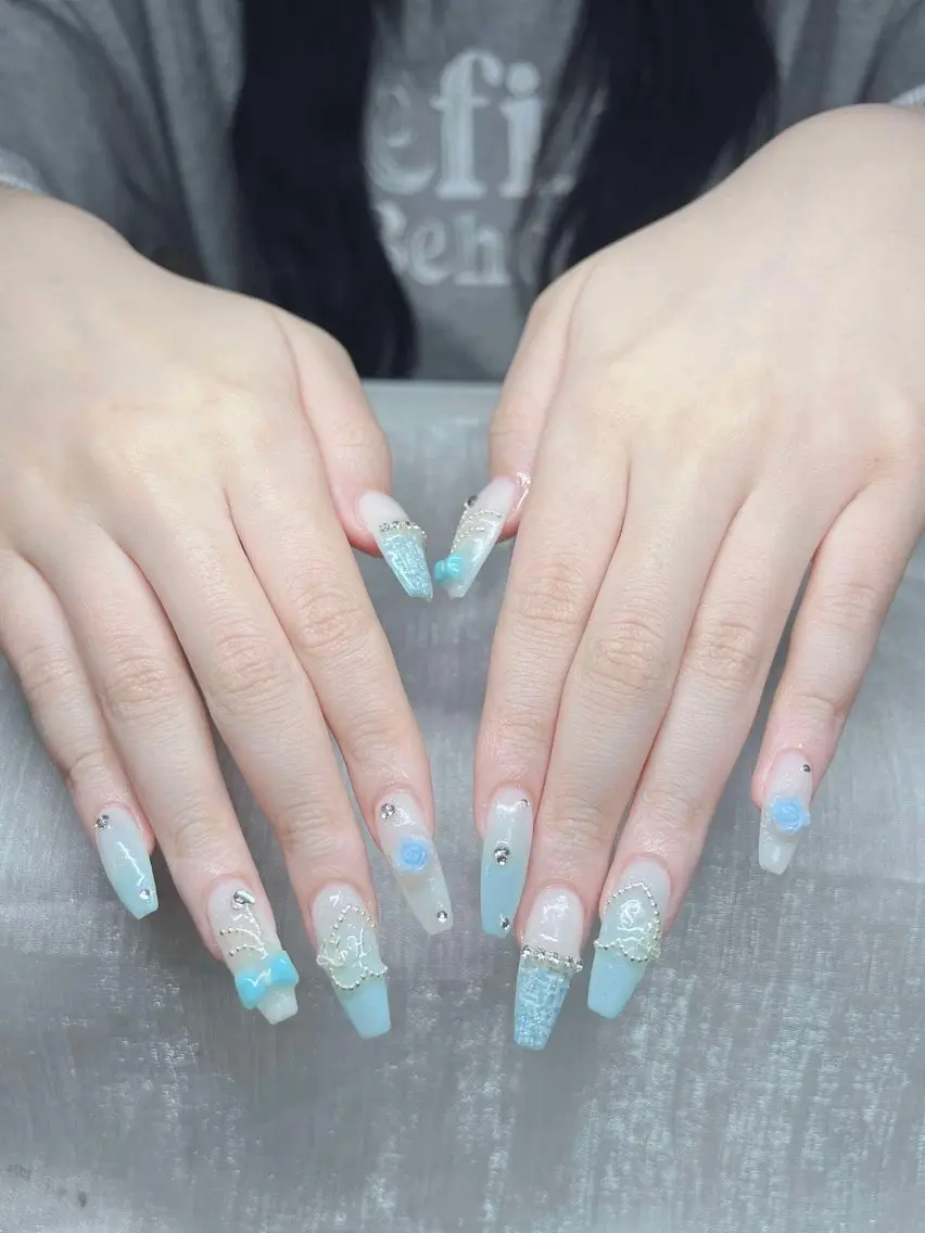 ネイル 長さ出し グラデーション 卒業式 キラキラネイル マグネットネイル Lee Nailsのネイルデザイン