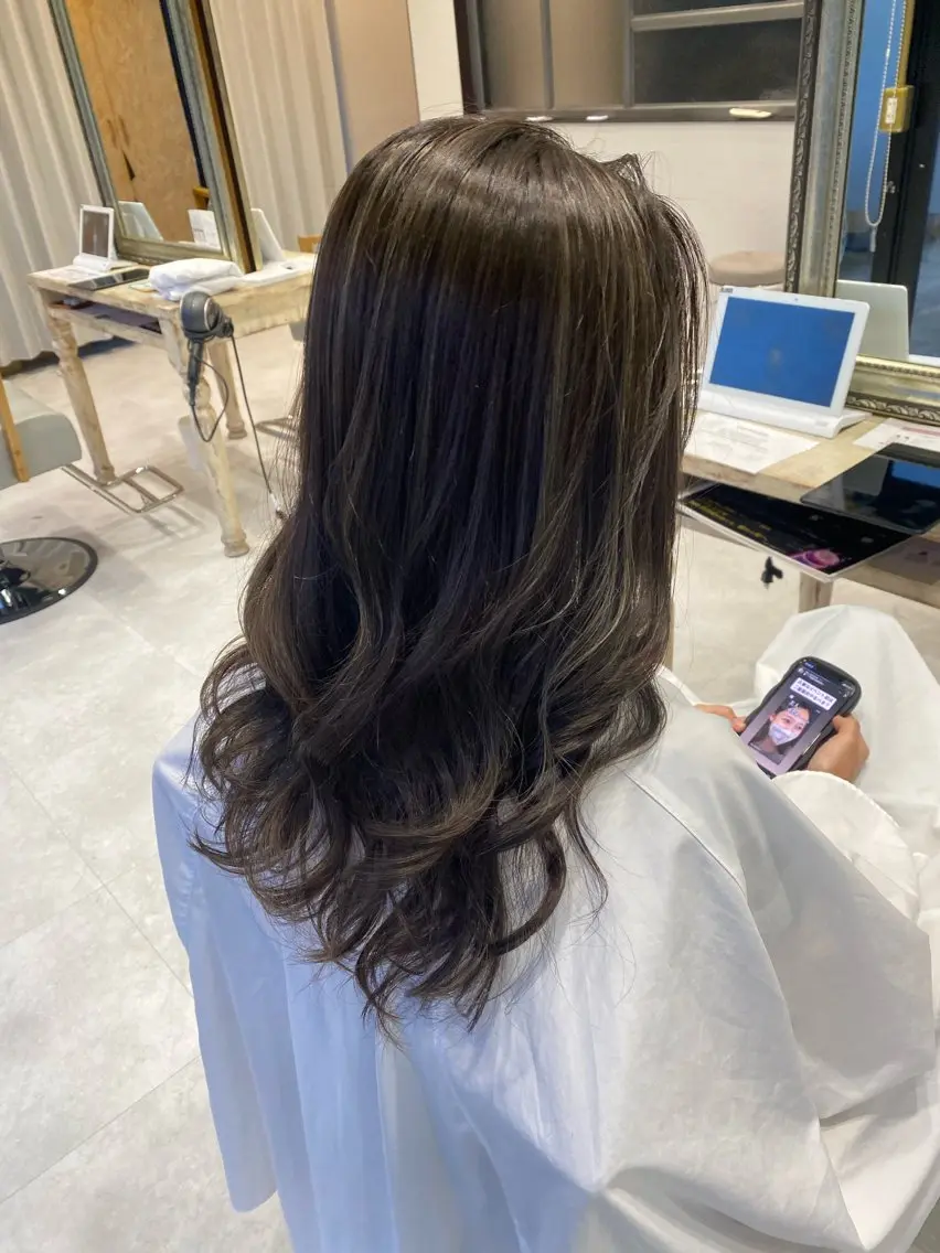 ロング ハイライト ヘアカラー 野上 麗のヘアスタイル