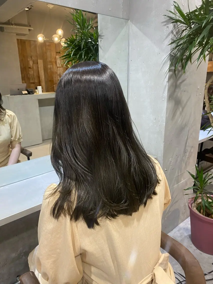 セミロング カラー ベージュカラー 透明感カラー オリーブベージュ tamakawa hinaのヘアスタイル
