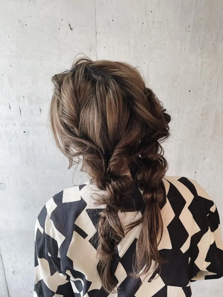 現役12年のブライダルヘアメイク。抜け感のあるお洒落なヘアメイクを研究中💄雰囲気に合わせたニュアンス提案します！の写真