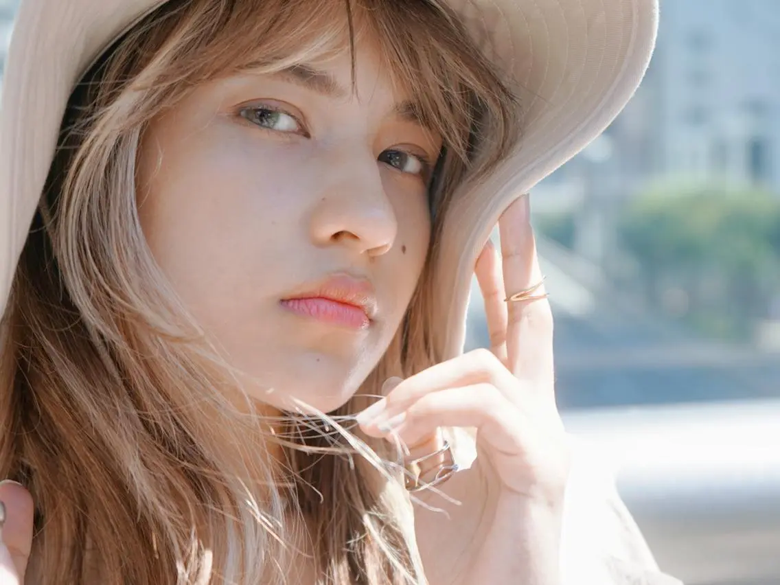 セミロング カラー パーマ ヘアアレンジ アディクシーカラー アッシュ バレイヤージュ ベージュカラー ブリーチ newi grande 横浜店のヘアスタイル