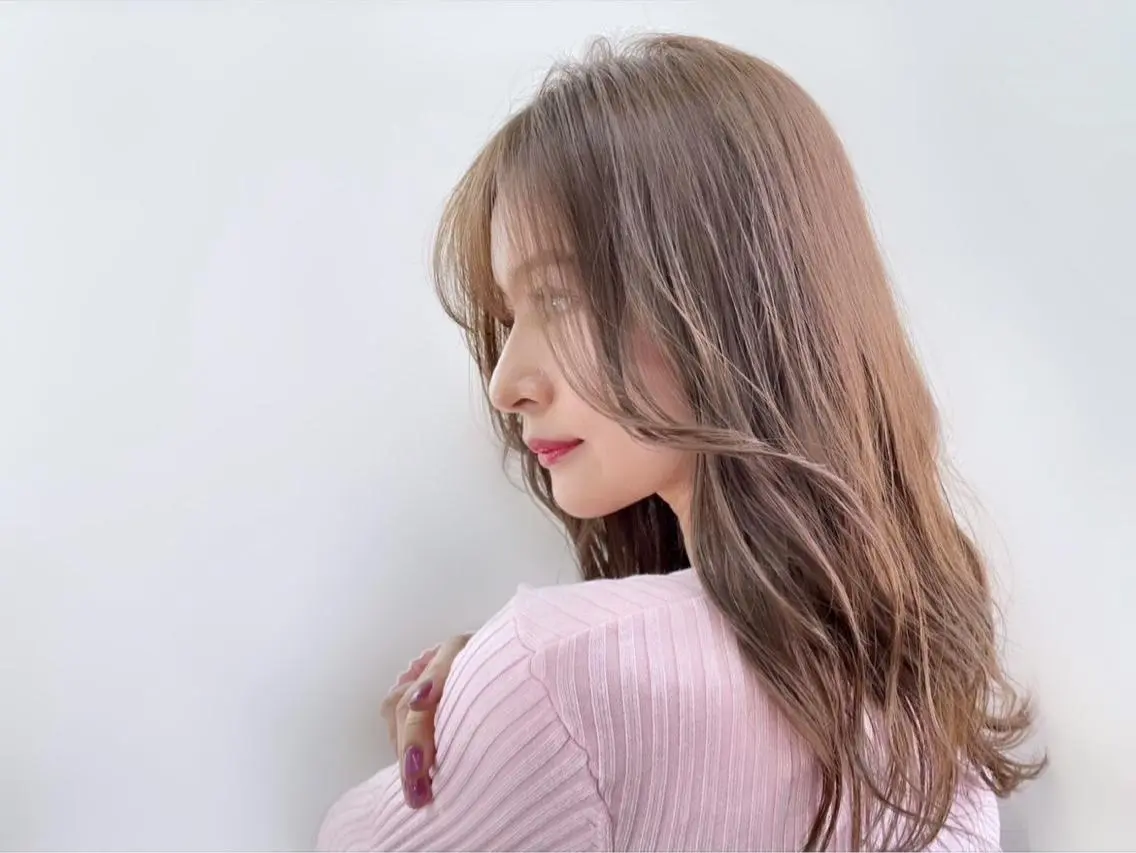 セミロング カット ヘアカラー WEG 難波のヘアスタイル