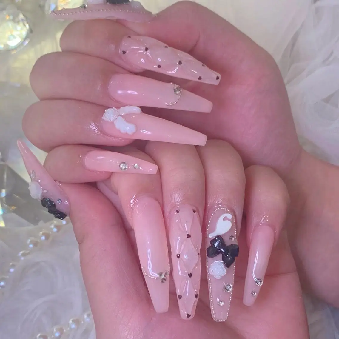 ネイル オーロラネイル クリアネイル 成人式 フラッシュネイル ジェルネイル ハンドネイル Amee Nail Salonのネイルデザイン
