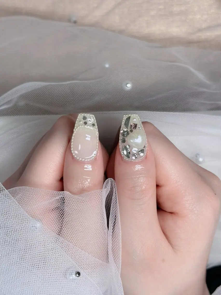 ネイル フレンチネイル ジェルネイル ガラスフレンチ ハロウィン ハート H.baby Nail Salonのネイルデザイン
