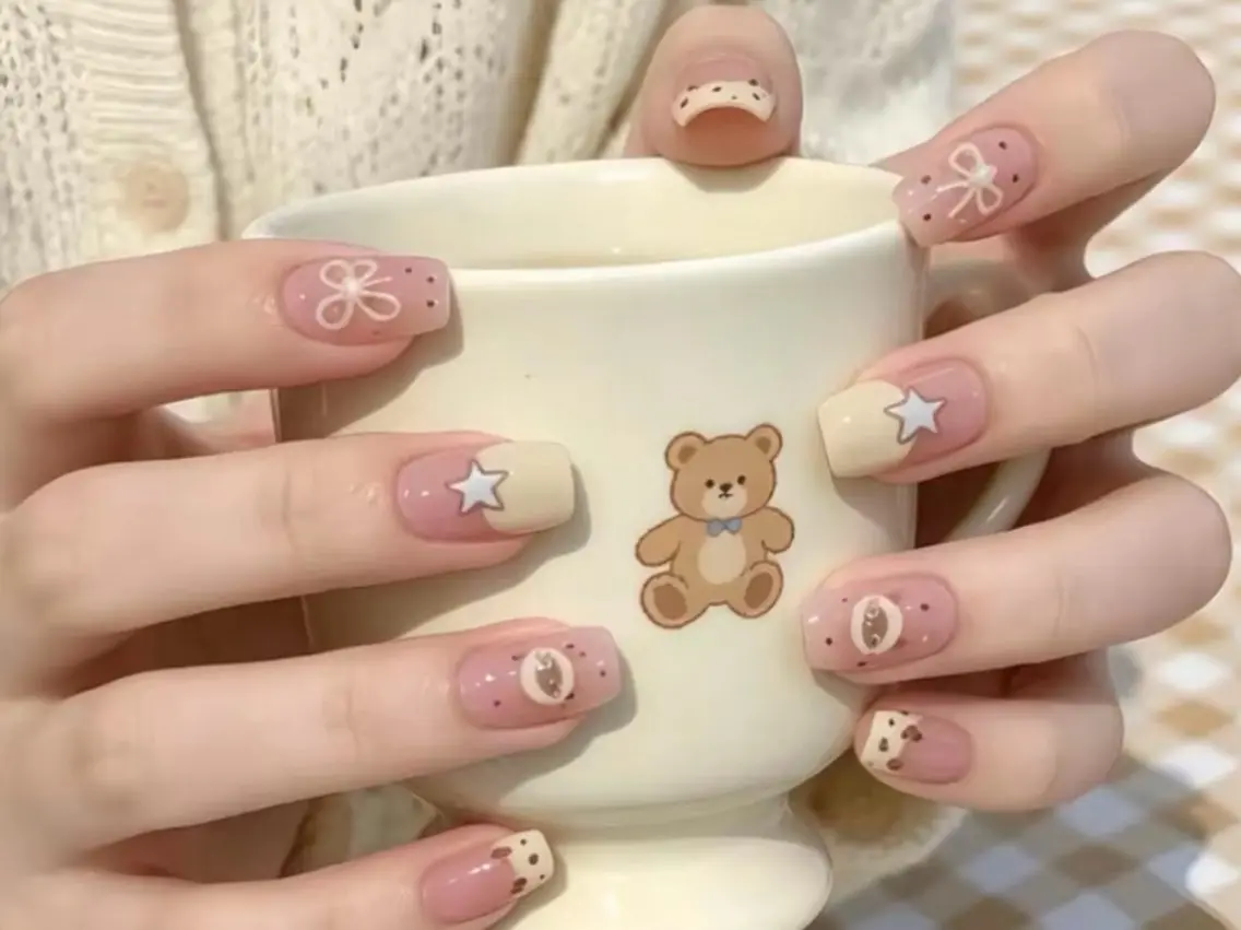 ネイル チークネイル キラキラネイル 韓国ネイル マグネットネイル ピンク Kitty ^^のネイルデザイン