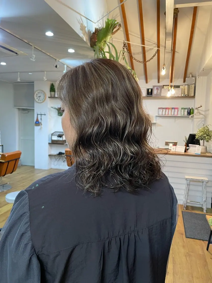 ミディアム カラー ハイライトカラー ハイライト 奥田 誠司のヘアスタイル