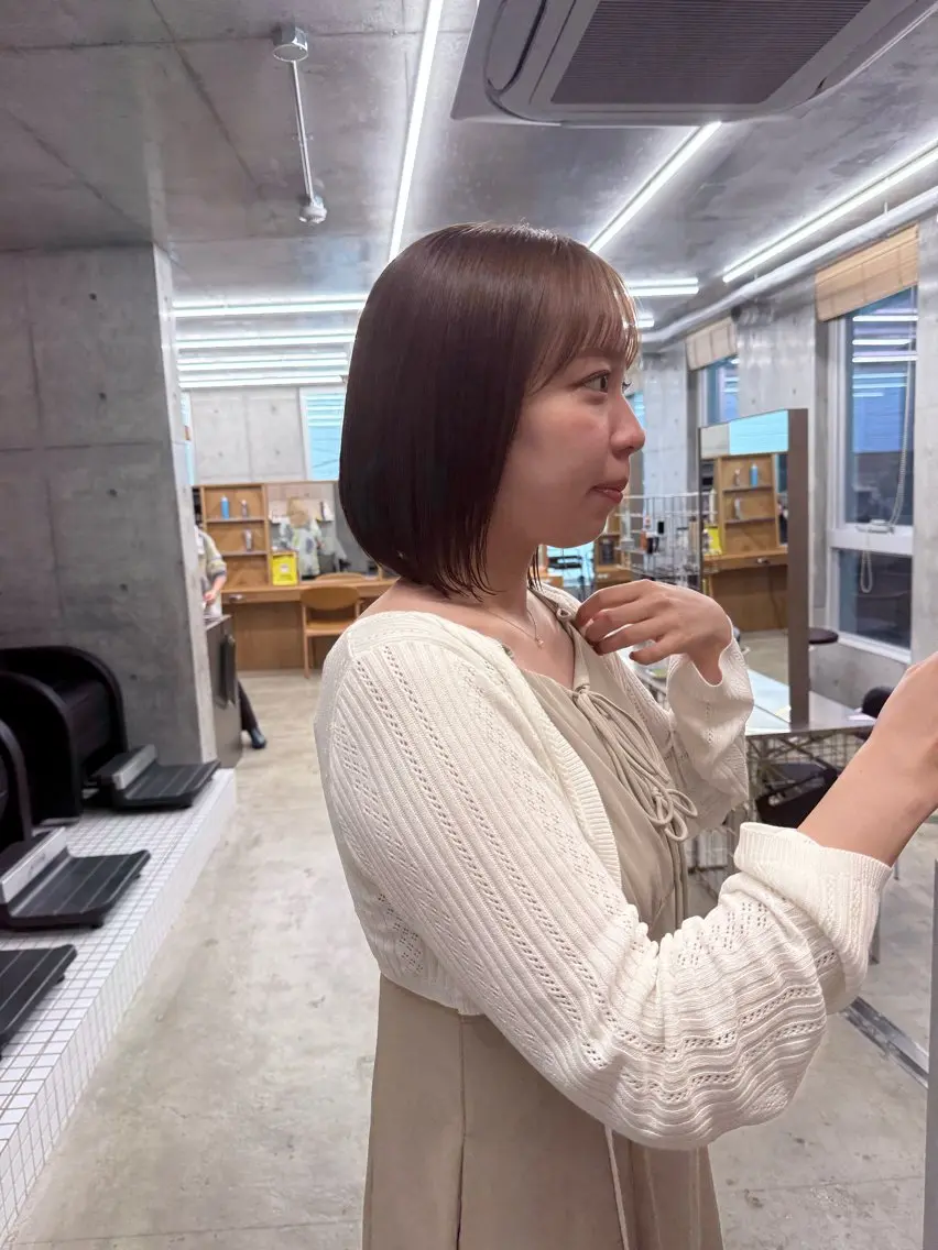 ショート カラー ショートボブ アッシュ ベージュカラー ブリーチ 透明感カラー カット ヘアカラー トリートメント 誰より丁寧なカット/ 小林輝/レイヤーのヘアスタイル