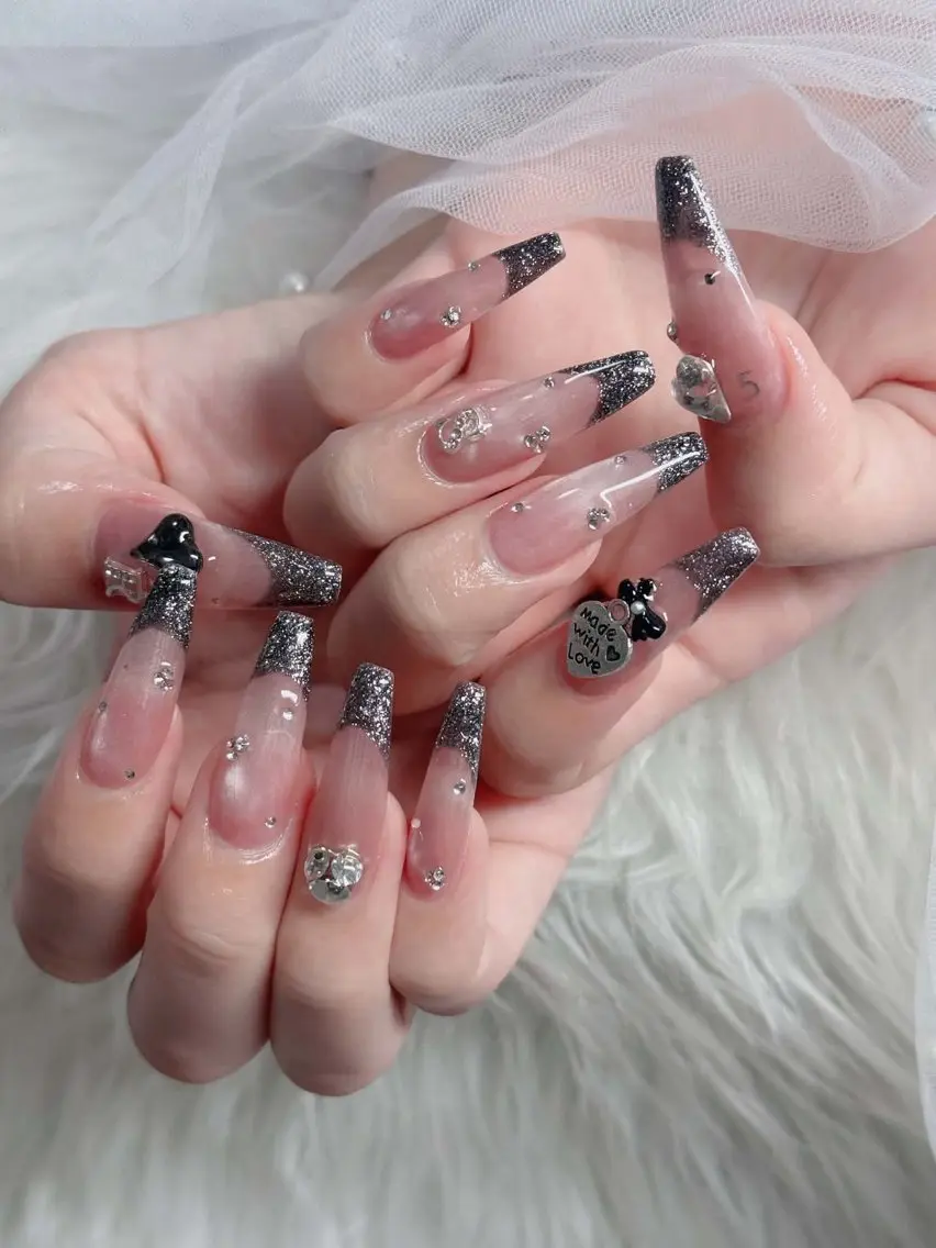 ネイル チークネイル フレンチネイル キラキラネイル 韓国ネイル マグネットネイル ハンドネイル yuuna hbabynailのネイルデザイン