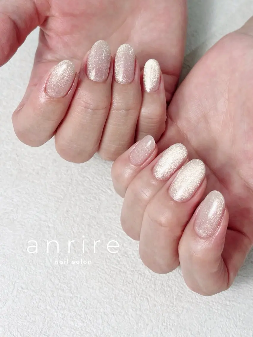ネイル ジェルネイル ゴールド キラキラネイル マグネットネイル ワンカラーネイル ハンドネイル nailsalon anrireのネイルデザイン