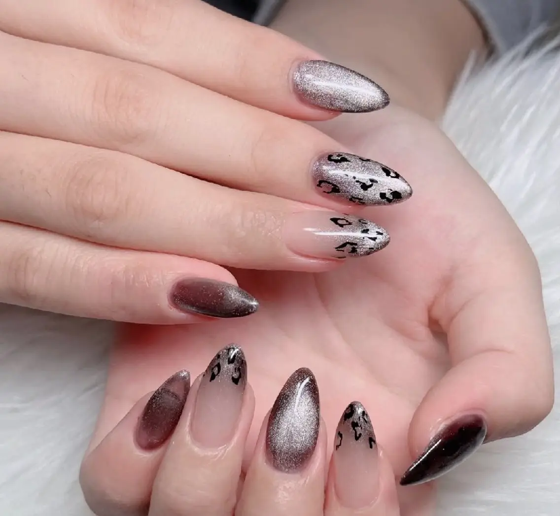 ネイル チークネイル フレンチネイル キラキラネイル 韓国ネイル マグネットネイル ハンドネイル Buruberii hbaby nailのネイルデザイン