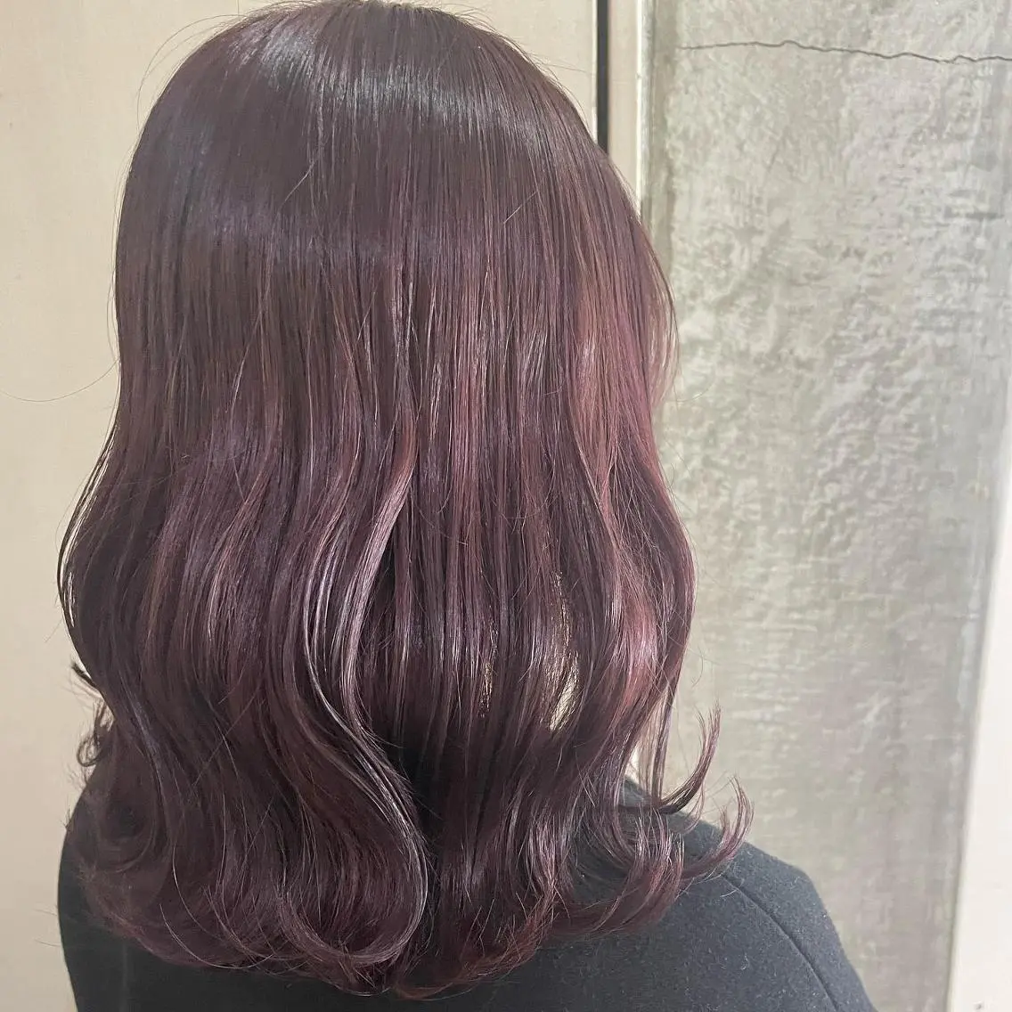 ミディアム カラー ブリーチ ダブルカラー イヤリングカラー トリートメント 吉村 夏椰のヘアスタイル
