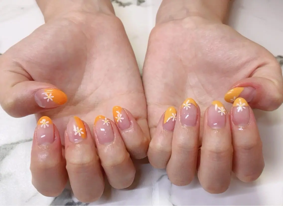 ロング カラー ネイル フレンチネイル Q Free nailsのネイルデザイン