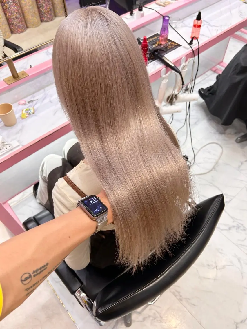 ロング カラー ベージュカラー 透明感カラー ホワイトベージュ ヘアカラー トリートメント ヘアセット レイン🌏🌱 似合わせ/ハイトーンのヘアスタイル
