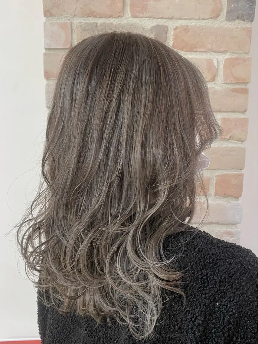 ロング カラー 古川 琴美のヘアスタイル