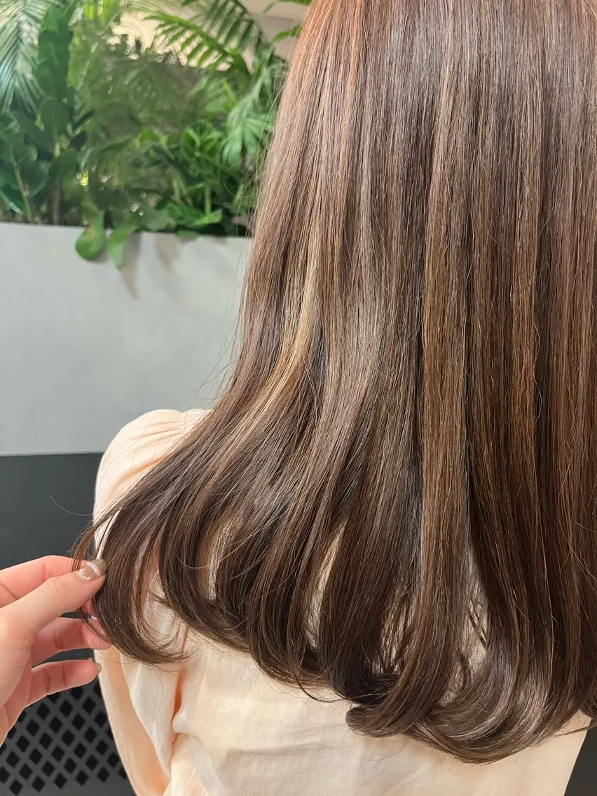 セミロング カラー ハイライトカラー ハイライト 井手 咲乃のヘアスタイル