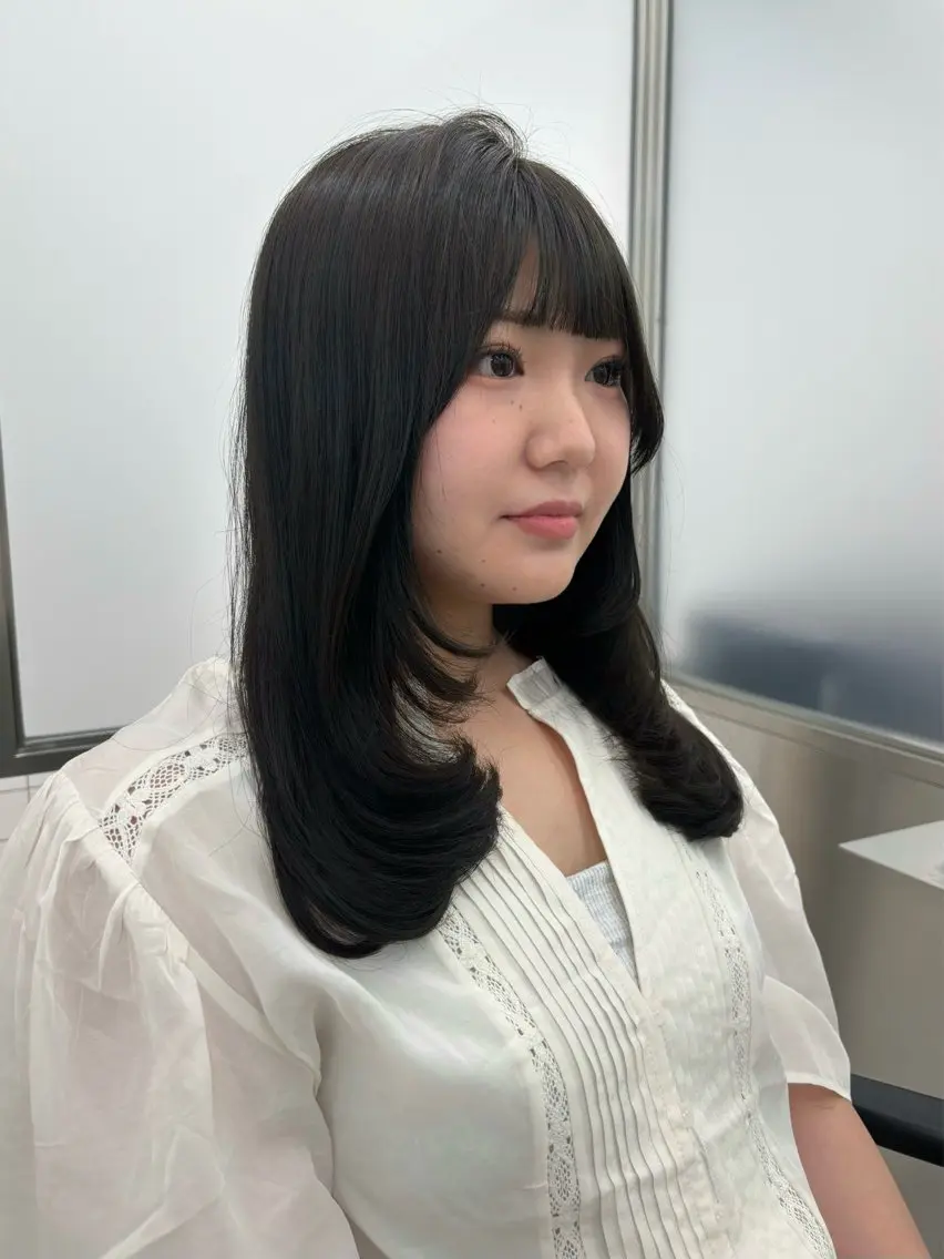 ミディアム カラー レイヤーカット カット ヘアカラー トリートメント 𝗺𝗶𝗸𝘂♡ 似合わせ🎀のヘアスタイル