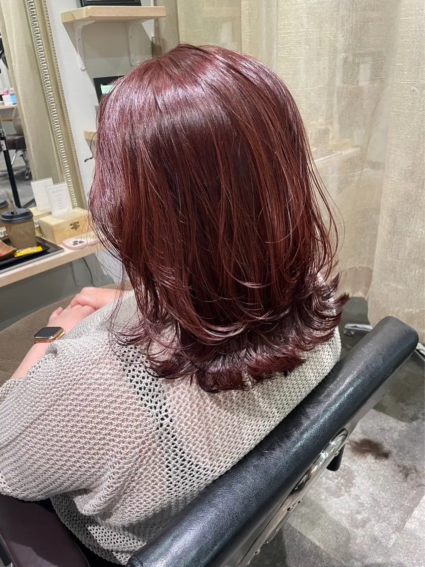 セミロング カラー ボルドーカラー カット ヘアカラー est-r. Shionのヘアスタイル