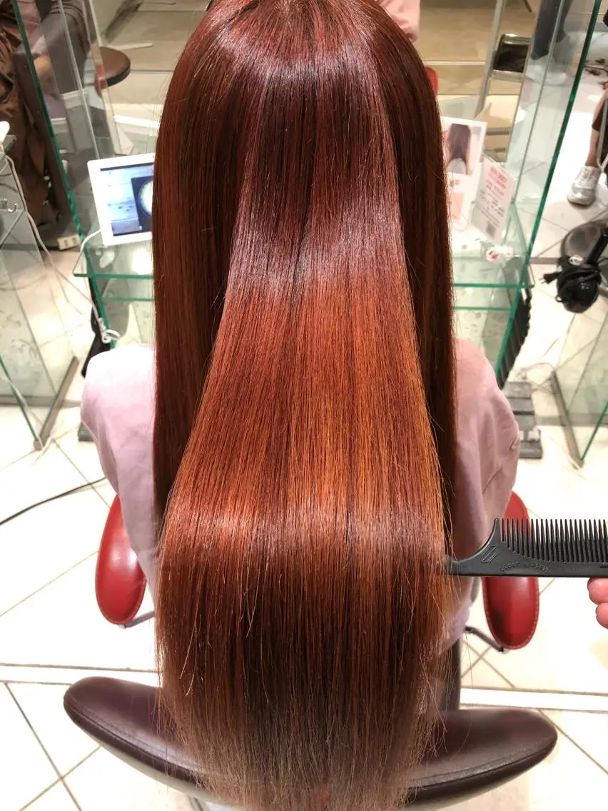 ノーダメージで驚きのツヤ感持続アイロン要らず✨美髪矯正ストレート＆全体カラー⭐︎髪質改善トリートメント込みの写真